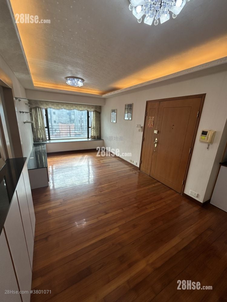 Hop Yick Plaza Sell 3 Bedrooms , 3 Bathrooms 844 ft²