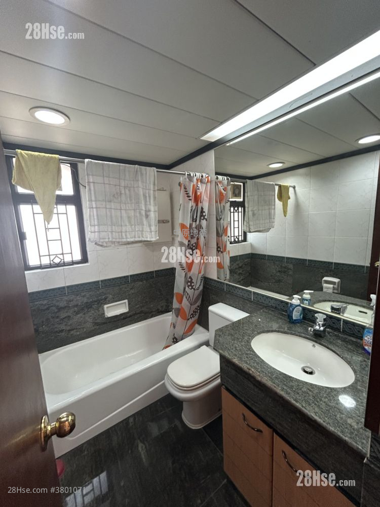 Hop Yick Plaza Sell 3 Bedrooms , 3 Bathrooms 844 ft²