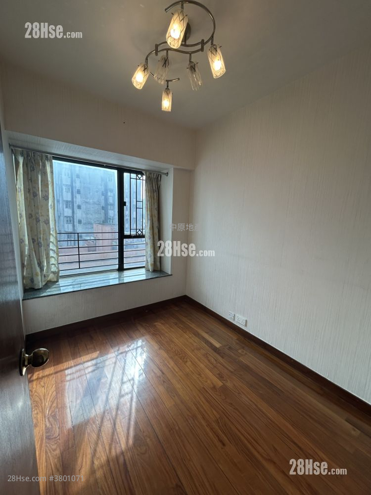 Hop Yick Plaza Sell 3 Bedrooms , 3 Bathrooms 844 ft²