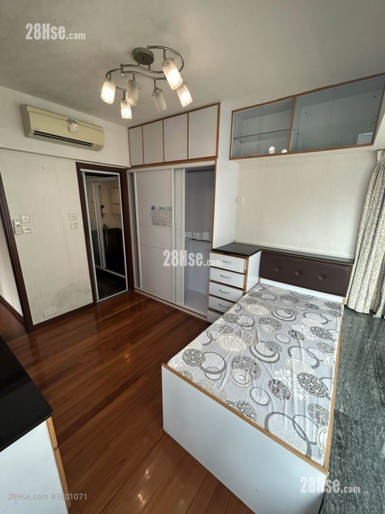 Hop Yick Plaza Sell 3 Bedrooms , 3 Bathrooms 844 ft²