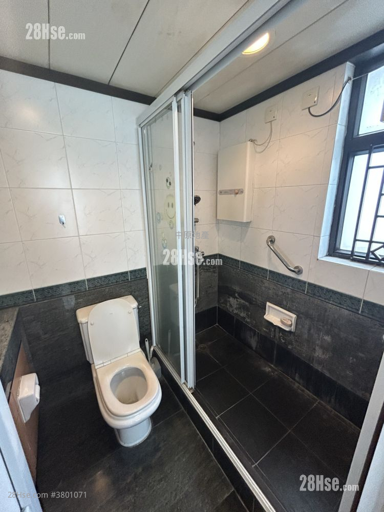 Hop Yick Plaza Sell 3 Bedrooms , 3 Bathrooms 844 ft²