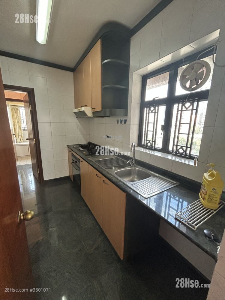 Hop Yick Plaza Sell 3 Bedrooms , 3 Bathrooms 844 ft²