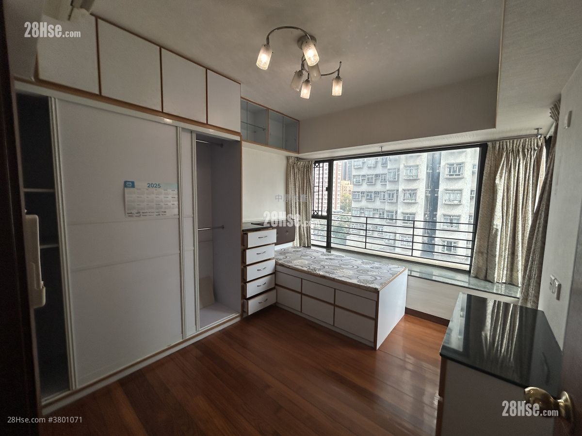 Hop Yick Plaza Sell 3 Bedrooms , 3 Bathrooms 844 ft²