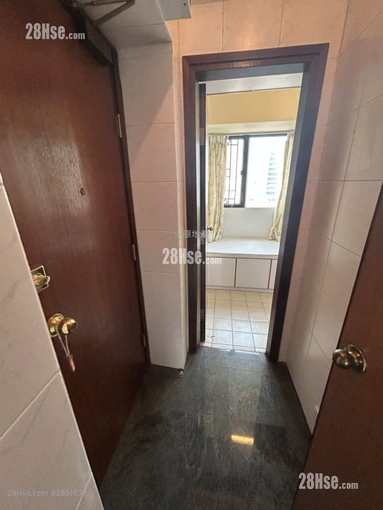 Hop Yick Plaza Sell 3 Bedrooms , 3 Bathrooms 844 ft²