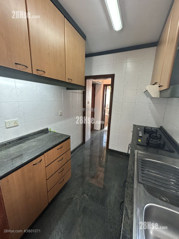 Hop Yick Plaza Sell 3 Bedrooms , 3 Bathrooms 844 ft²