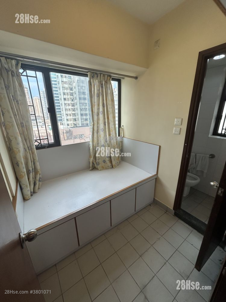 Hop Yick Plaza Sell 3 Bedrooms , 3 Bathrooms 844 ft²