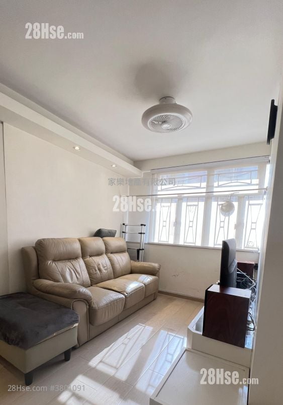 Bedford Gardens Sell 3 Bedrooms , 1 Bathroom 543 ft²