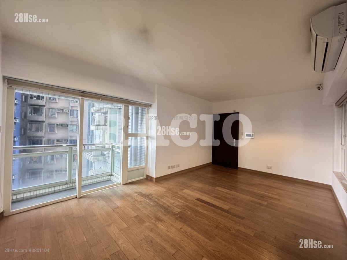 Centre Stage Sell 3 Bedrooms , 1 Bathroom 628 ft²