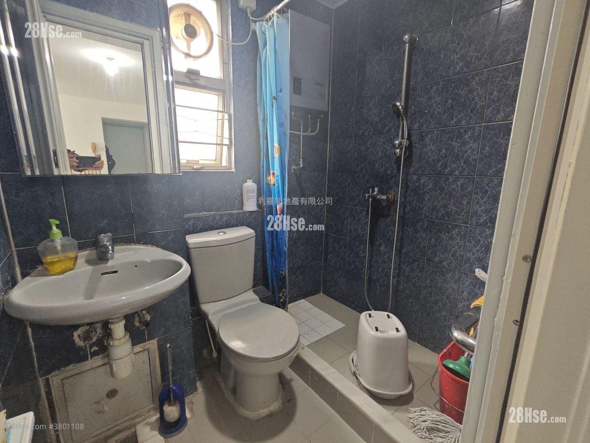 Siu Hong Court Sell 2 Bedrooms 467 ft²