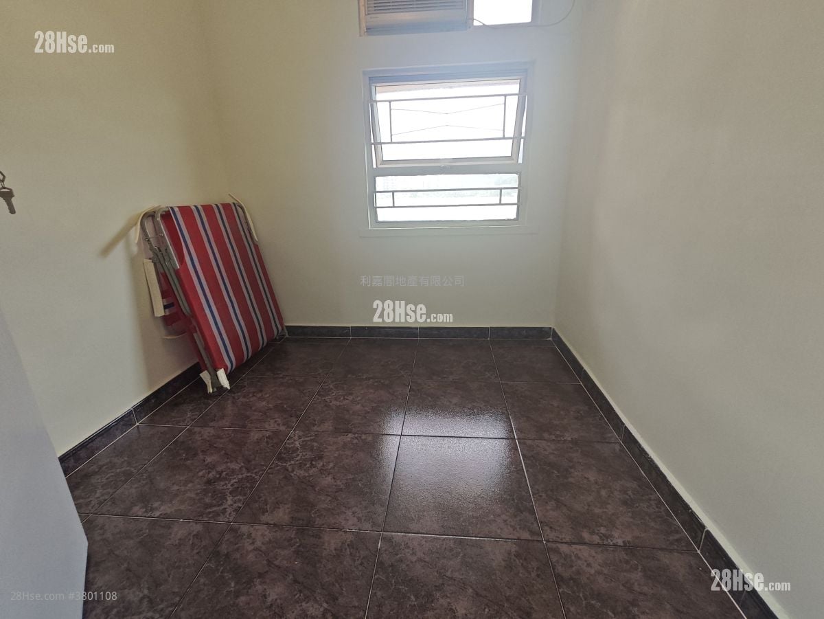 Siu Hong Court Sell 2 Bedrooms 467 ft²