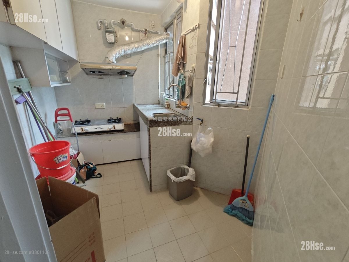 Siu Hong Court Sell 2 Bedrooms 467 ft²