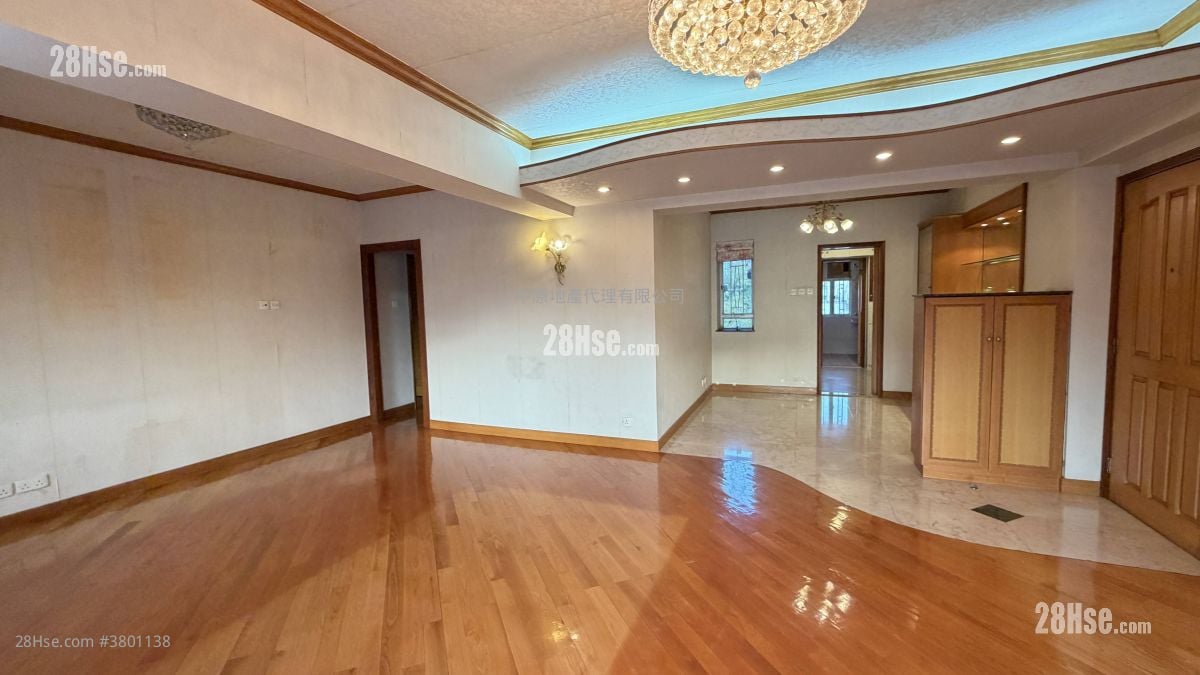 Devon Court Sell 3 Bedrooms , 2 Bathrooms 1,270 ft²