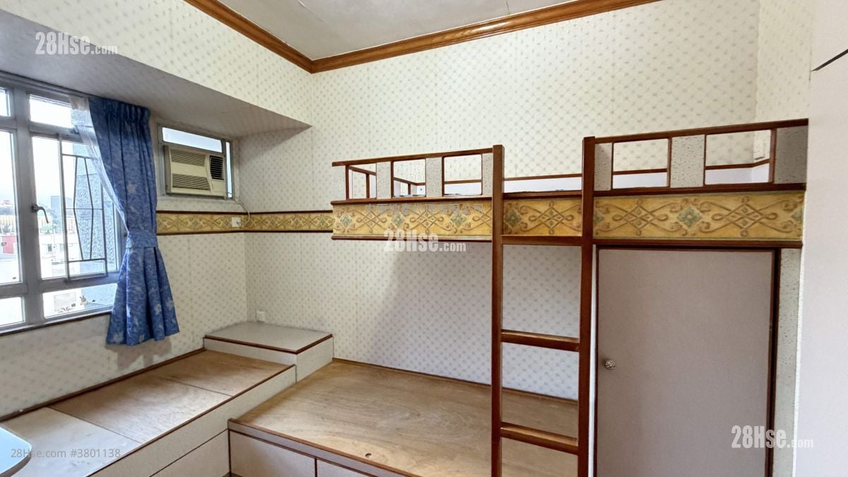 Devon Court Sell 3 Bedrooms , 2 Bathrooms 1,270 ft²