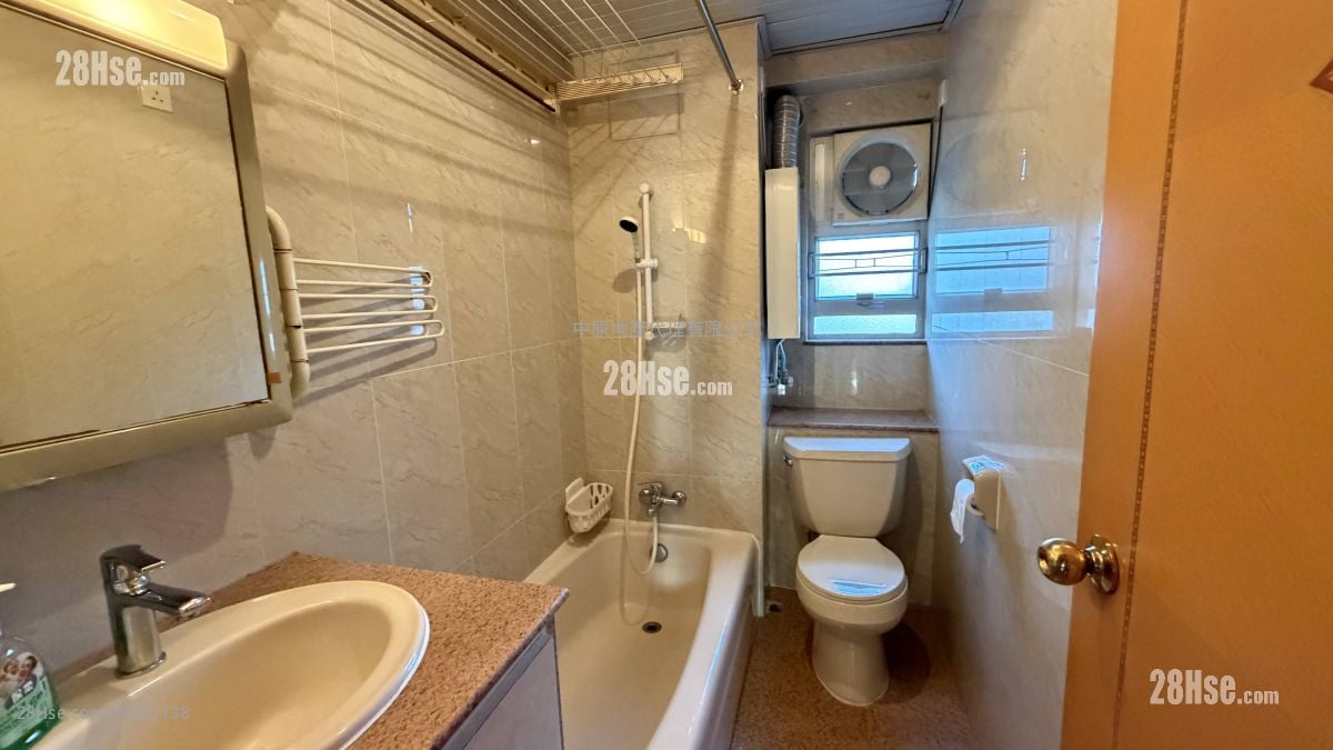 Devon Court Sell 3 Bedrooms , 2 Bathrooms 1,270 ft²