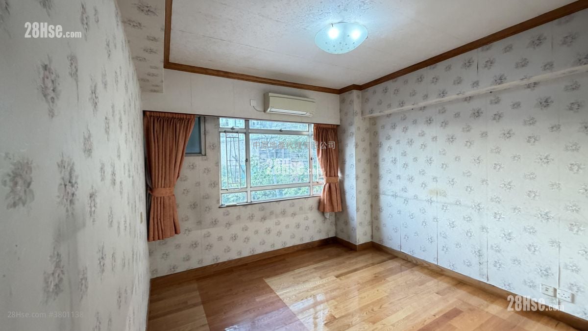 Devon Court Sell 3 Bedrooms , 2 Bathrooms 1,270 ft²