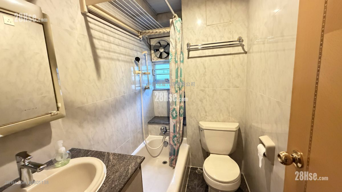 Devon Court Sell 3 Bedrooms , 2 Bathrooms 1,270 ft²