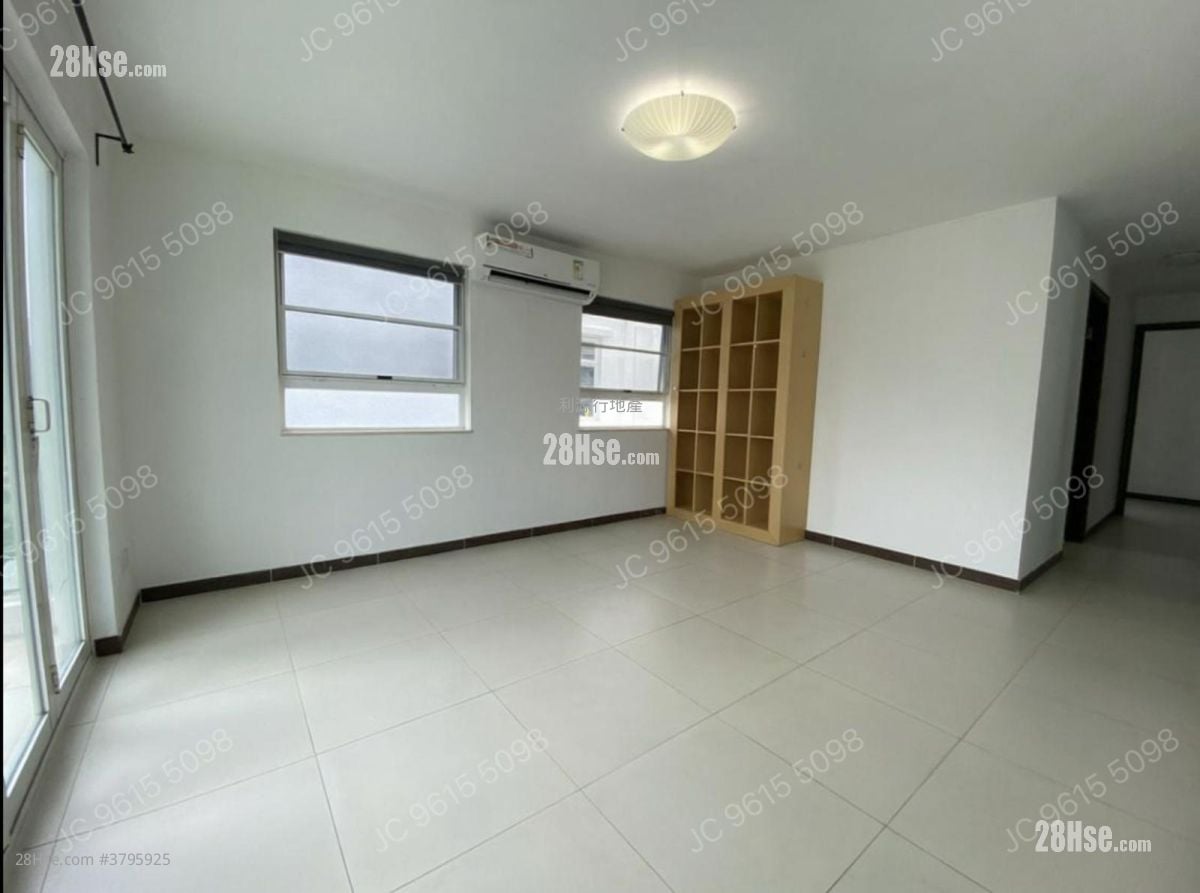 Village Rental 3 Bedrooms , 2 Bathrooms 700 ft²