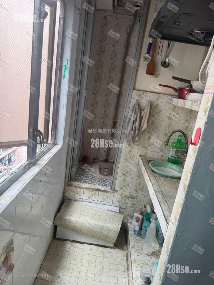 25A Tung Choi Street  Sell 3 Bedrooms , 3 Bathrooms 395 ft²
