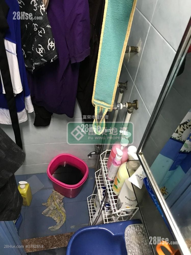 Lee Luen Mansion Sell 2 Bedrooms , 1 Bathroom 389 ft²