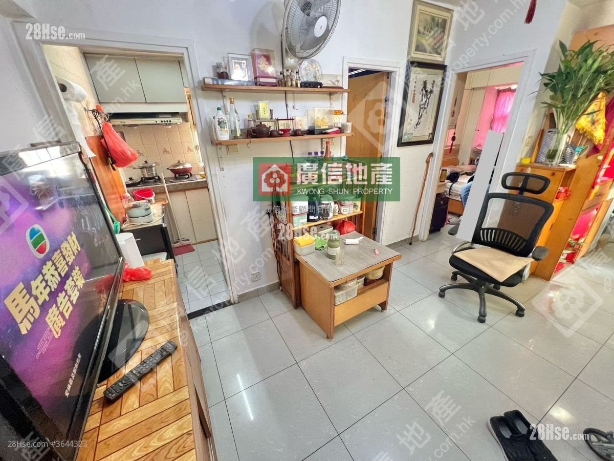 Shun On Building Sell 2 Bedrooms , 1 Bathroom 320 ft²