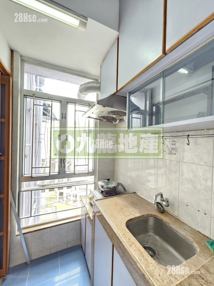 Po Tin Building Sell 2 Bedrooms , 1 Bathroom 318 ft²