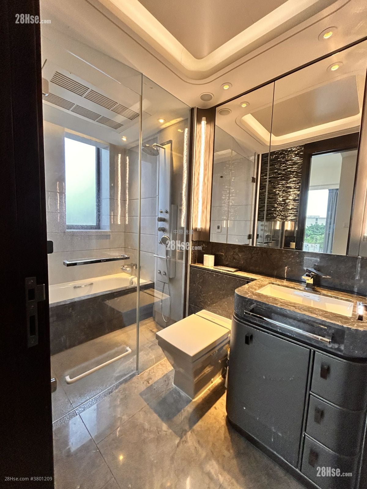 Ultima Rental 2 Bedrooms , 2 Bathrooms 902 ft²