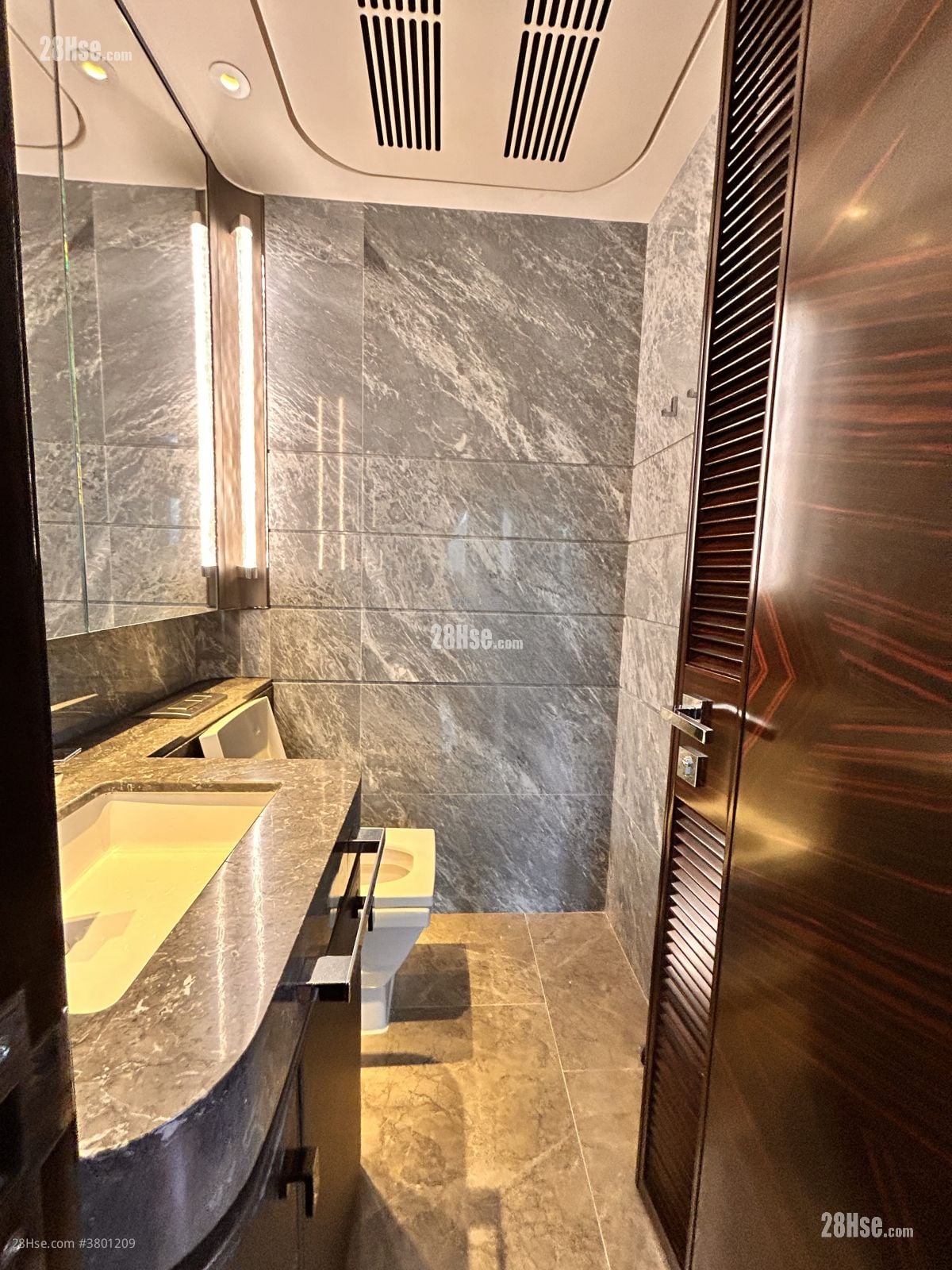 Ultima Rental 2 Bedrooms , 2 Bathrooms 902 ft²