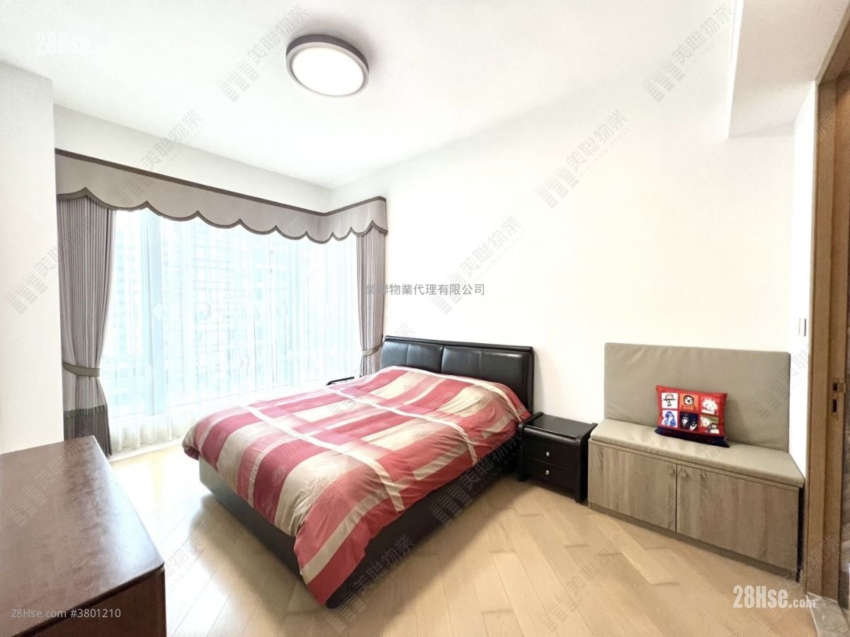 Cristallo Sell 3 Bedrooms 1,310 ft²