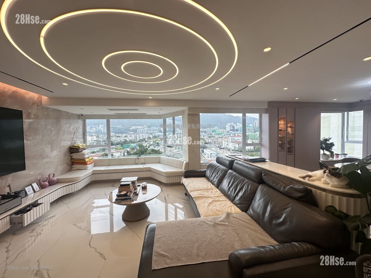 Ming Court Sell 5+ Bedrooms , 3 Bathrooms 2,271 ft²