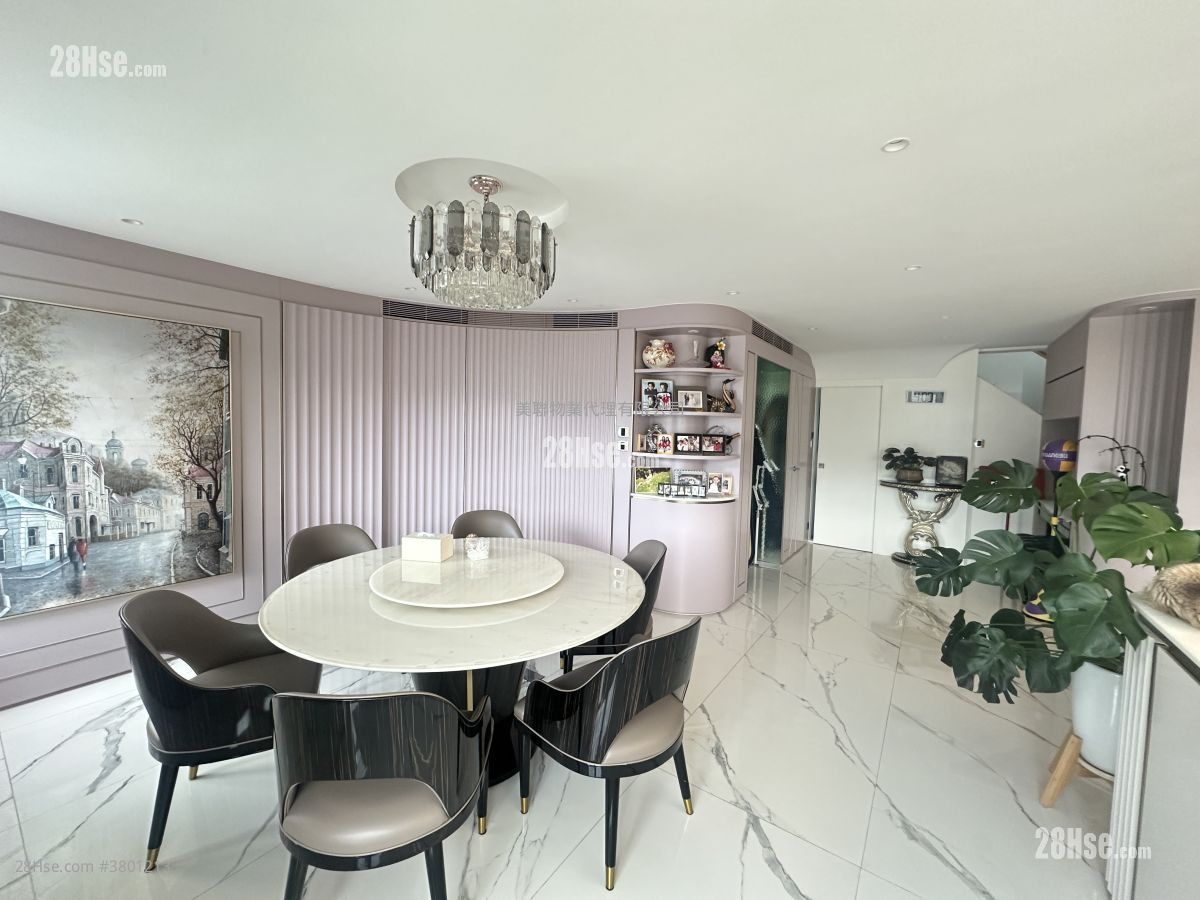 Ming Court Sell 5+ Bedrooms , 3 Bathrooms 2,271 ft²