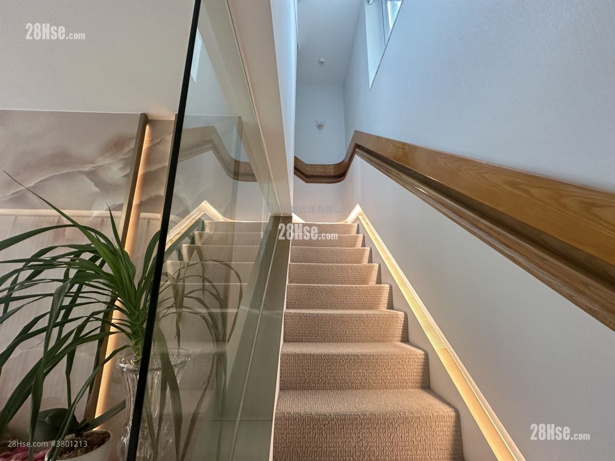 Ming Court Sell 5+ Bedrooms , 3 Bathrooms 2,271 ft²