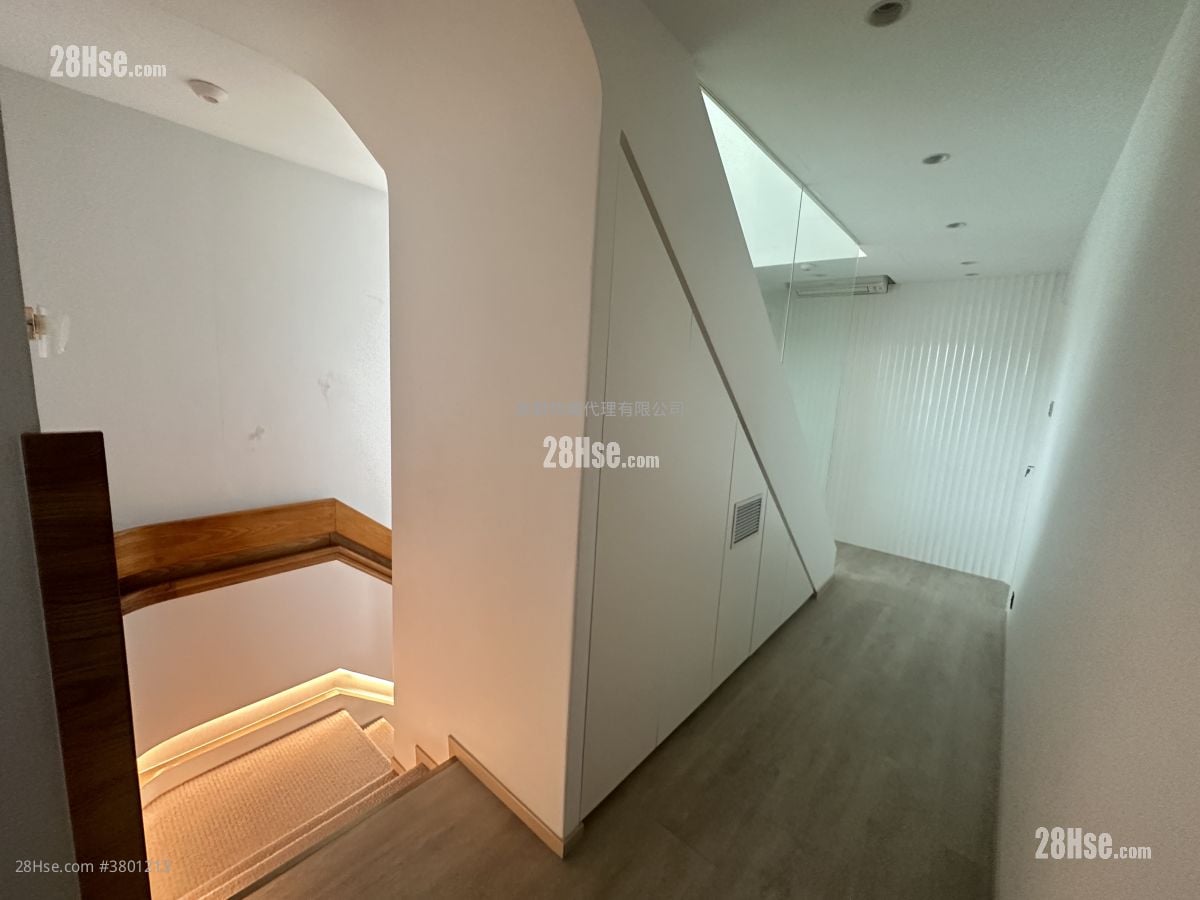 Ming Court Sell 5+ Bedrooms , 3 Bathrooms 2,271 ft²