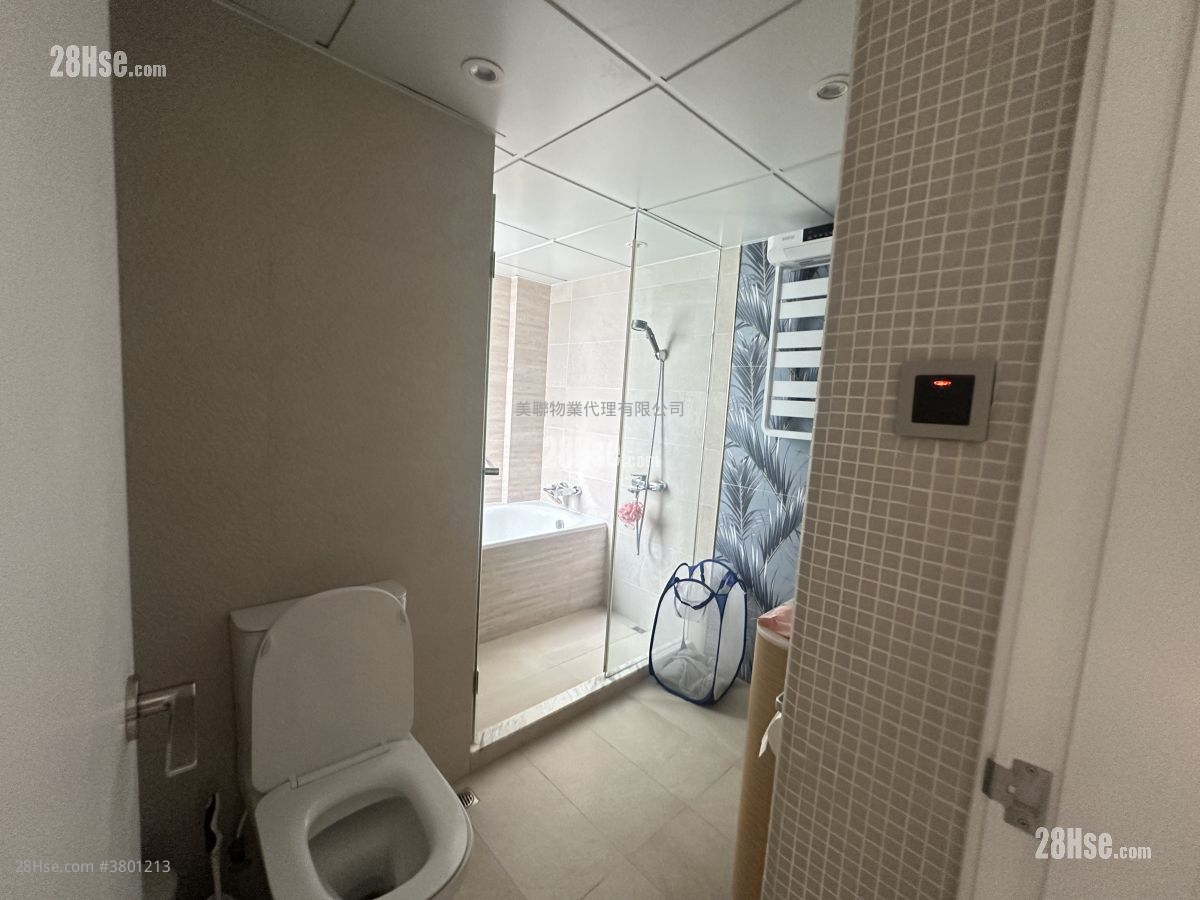 Ming Court Sell 5+ Bedrooms , 3 Bathrooms 2,271 ft²