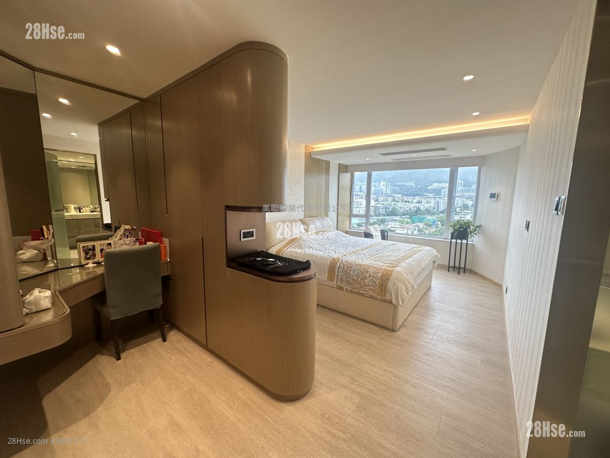 Ming Court Sell 5+ Bedrooms , 3 Bathrooms 2,271 ft²