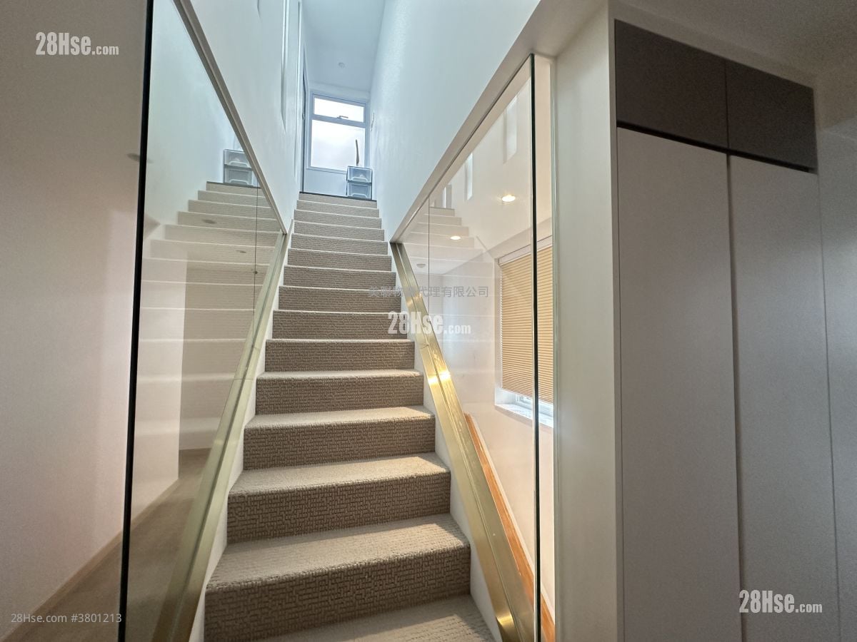 Ming Court Sell 5+ Bedrooms , 3 Bathrooms 2,271 ft²