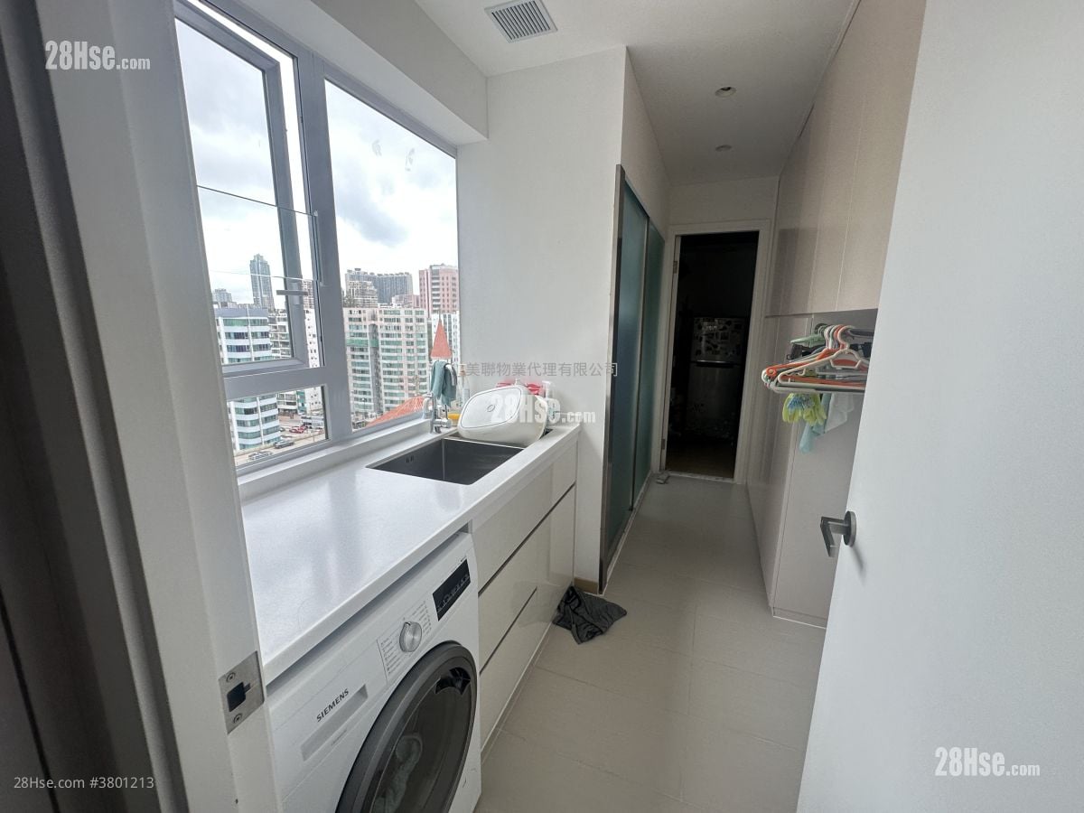 Ming Court Sell 5+ Bedrooms , 3 Bathrooms 2,271 ft²