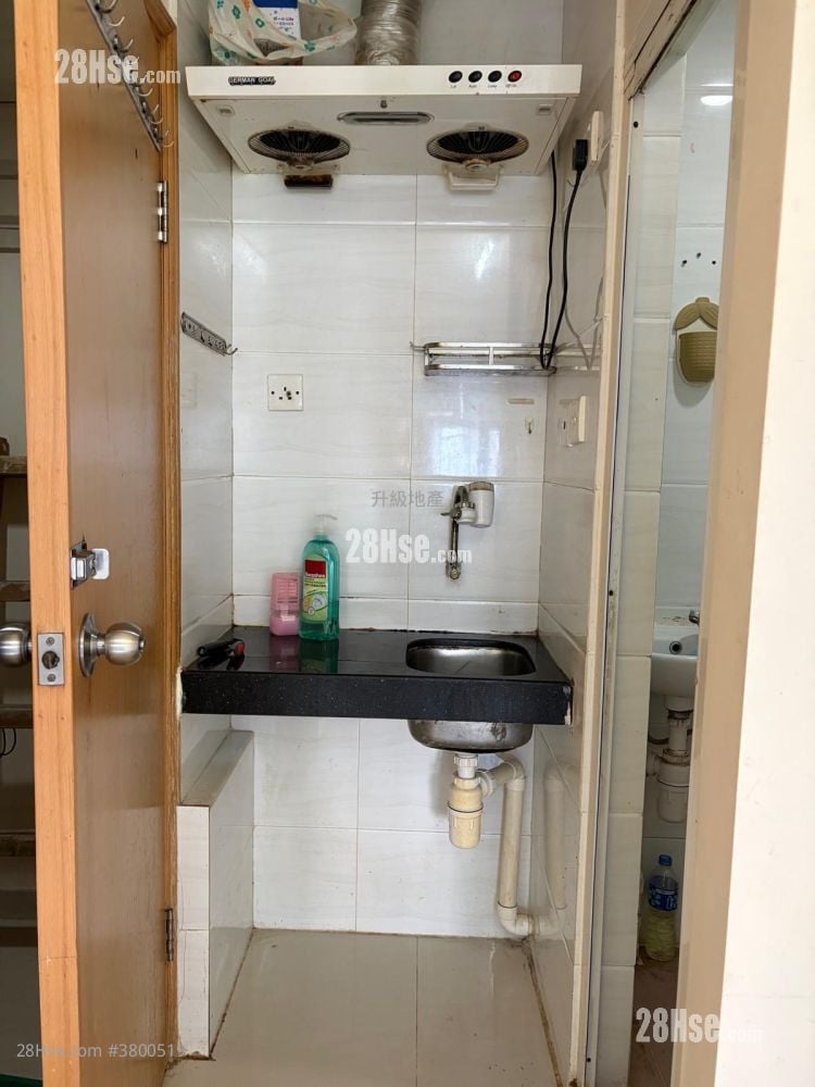 Wah Fat Building Rental Studio , 4 Bathrooms 146 ft²