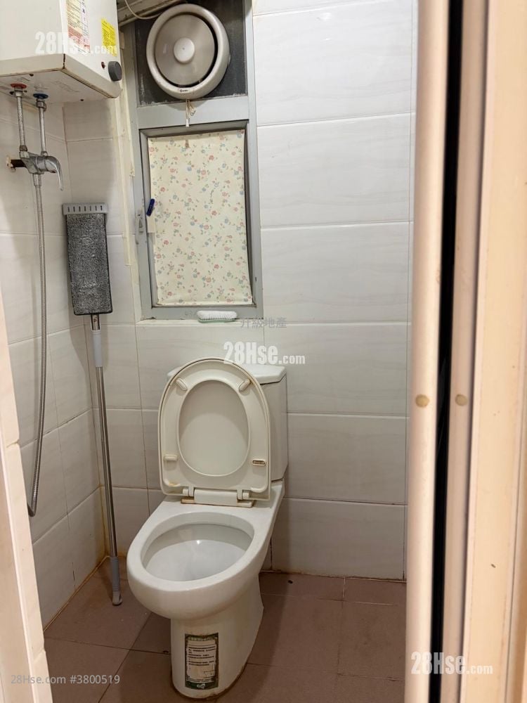Wah Fat Building Rental Studio , 4 Bathrooms 146 ft²