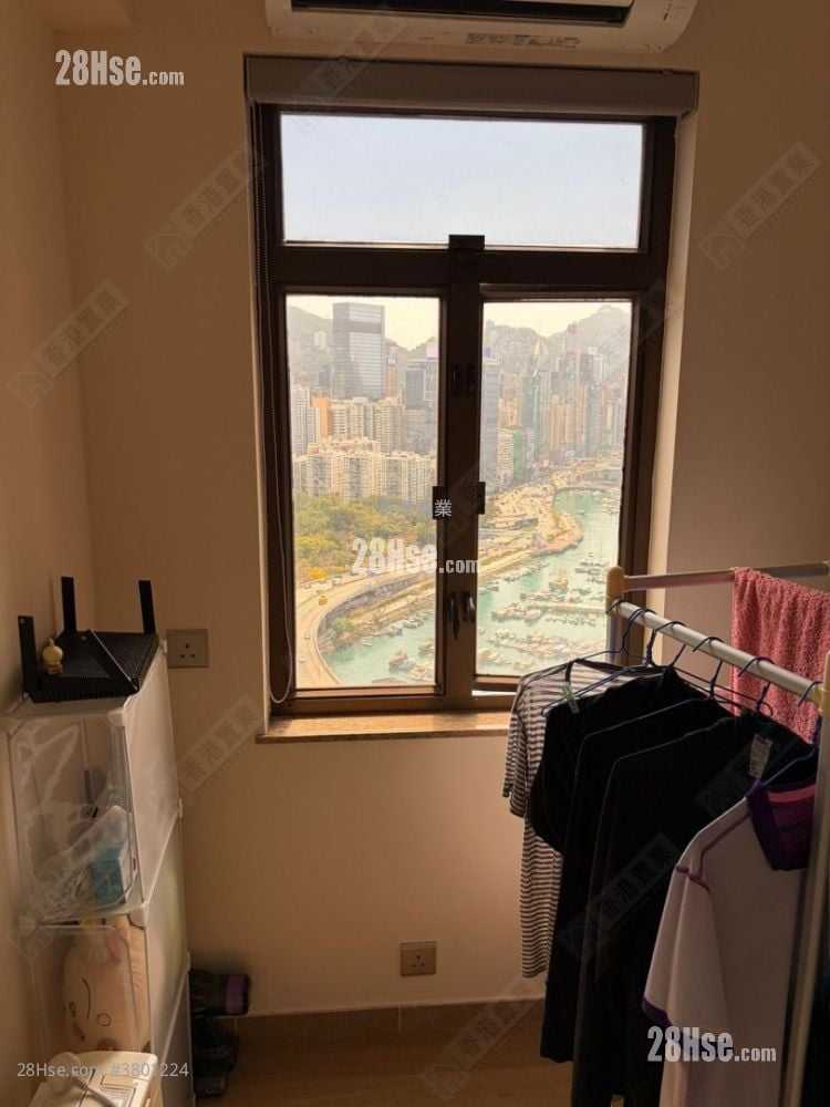 Victoria Centre Sell 3 Bedrooms , 2 Bathrooms 534 ft²