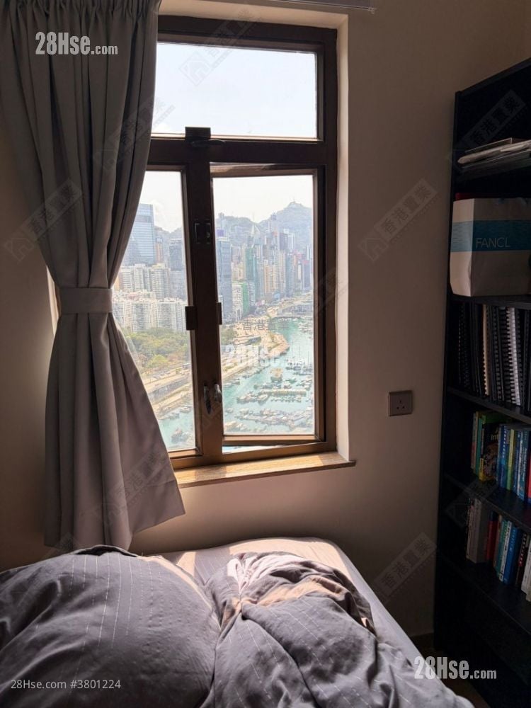 Victoria Centre Sell 3 Bedrooms , 2 Bathrooms 534 ft²