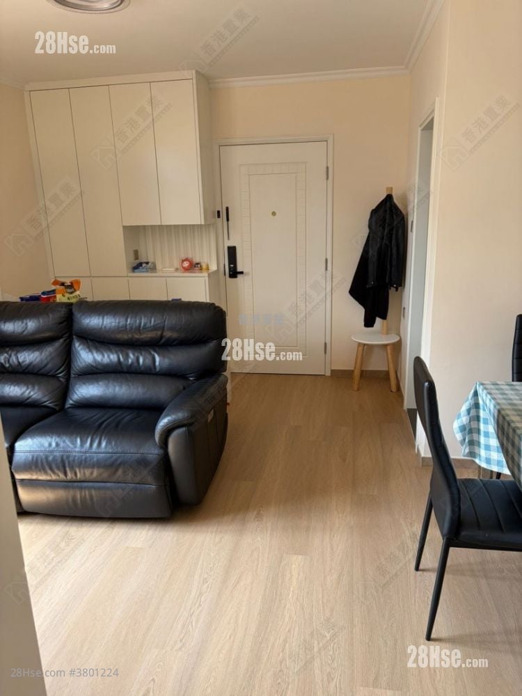 Victoria Centre Sell 3 Bedrooms , 2 Bathrooms 534 ft²