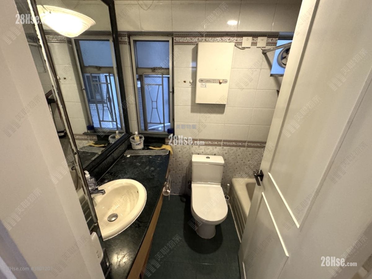 Kingswood Villas Sell 3 Bedrooms , 2 Bathrooms 623 ft²