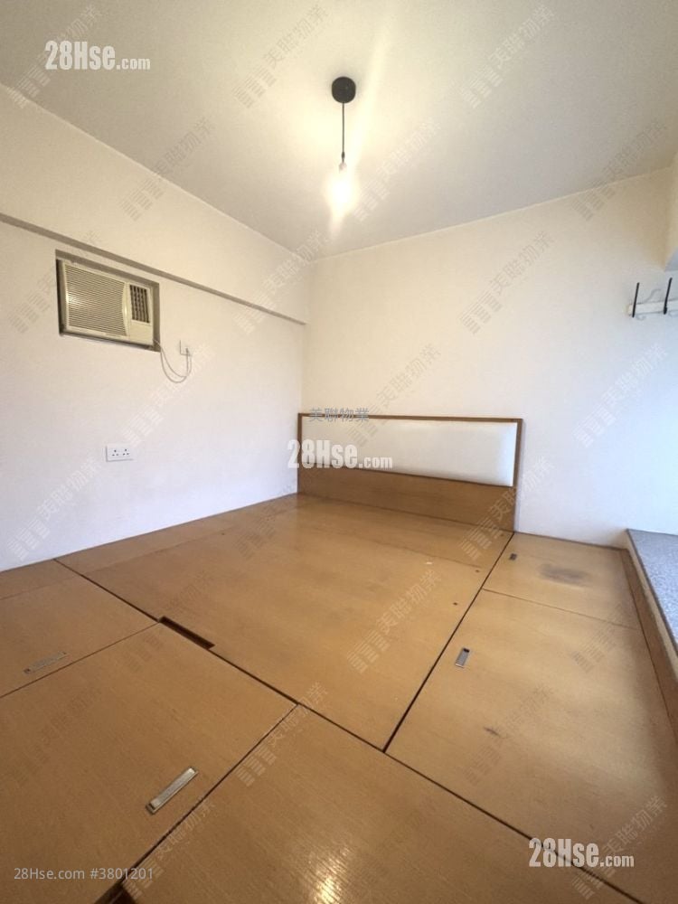 Kingswood Villas Sell 3 Bedrooms , 2 Bathrooms 623 ft²