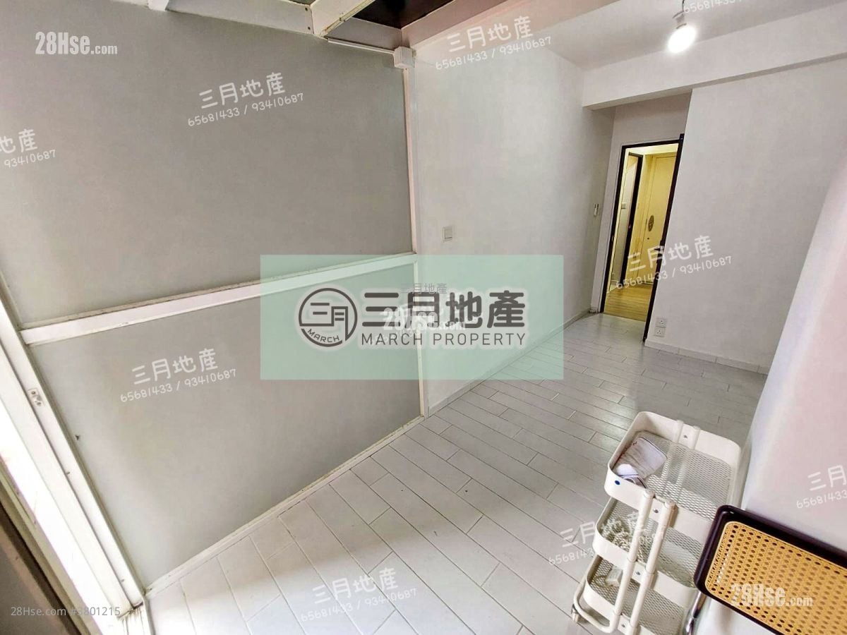 Hung Hay Building Sell 2 Bedrooms , 3 Bathrooms 300 ft²