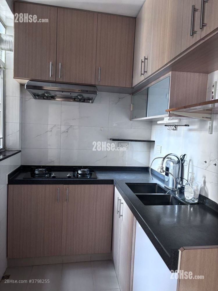 Tsing Yi Garden Sell 3 Bedrooms , 2 Bathrooms 547 ft²