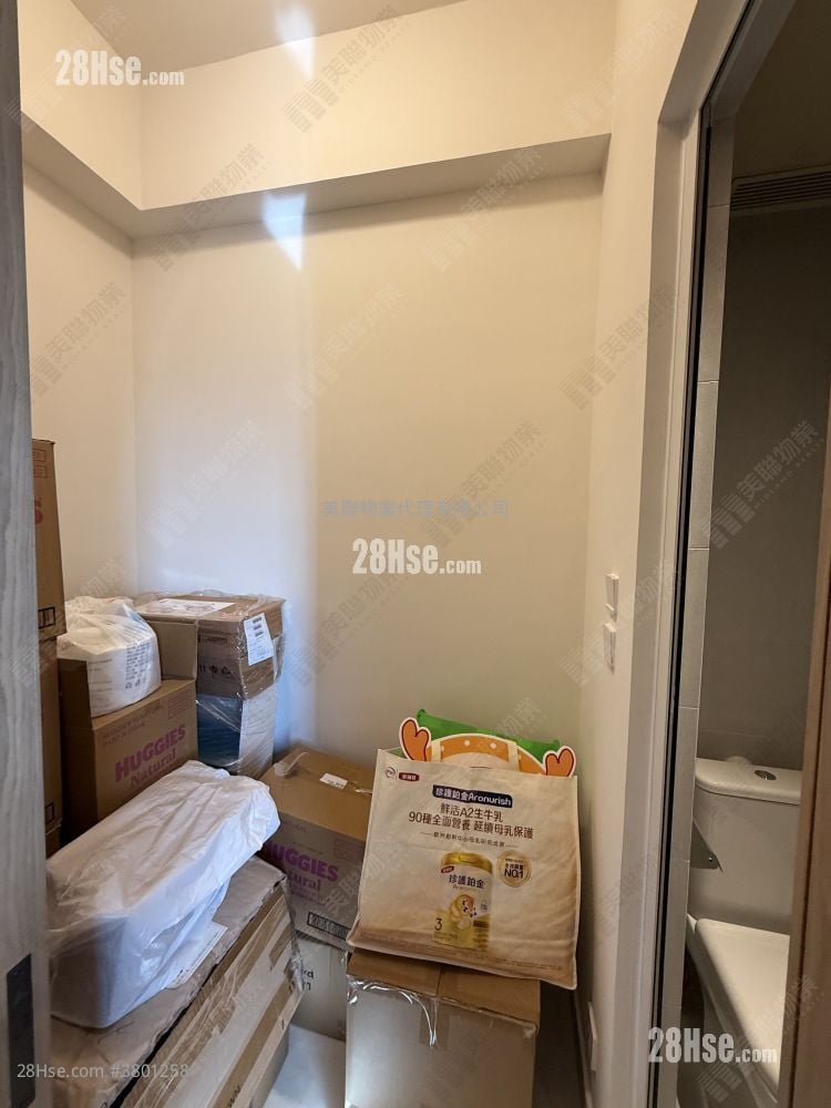 Onmantin Sell 3 Bedrooms , 3 Bathrooms 760 ft²