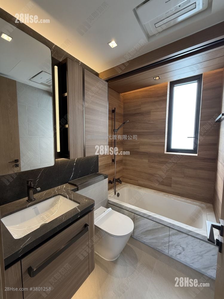 Onmantin Sell 3 Bedrooms , 3 Bathrooms 760 ft²