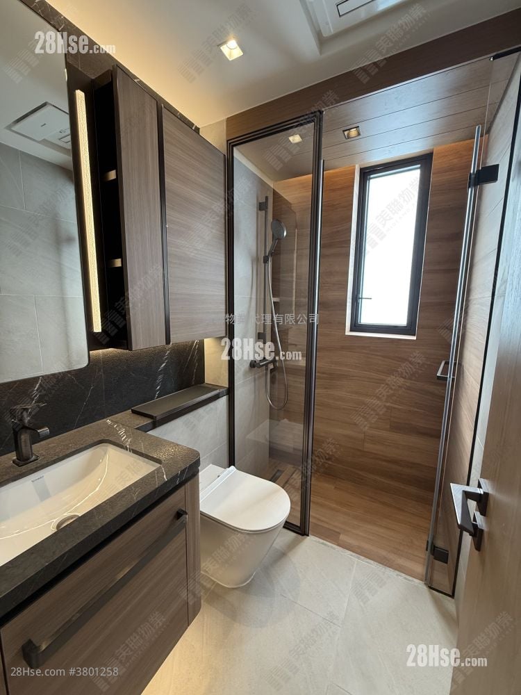 Onmantin Sell 3 Bedrooms , 3 Bathrooms 760 ft²