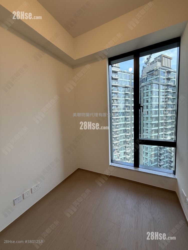 Onmantin Sell 3 Bedrooms , 3 Bathrooms 760 ft²