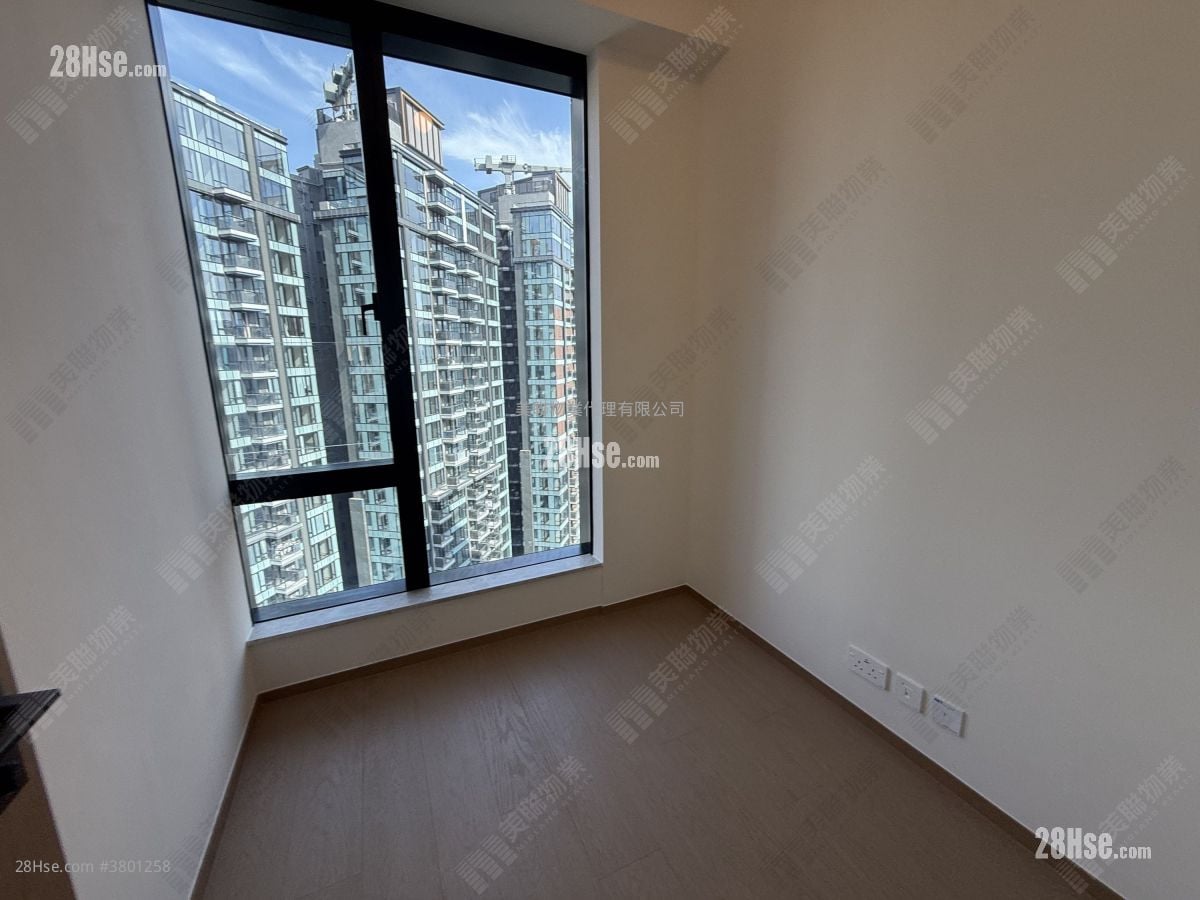 Onmantin Sell 3 Bedrooms , 3 Bathrooms 760 ft²